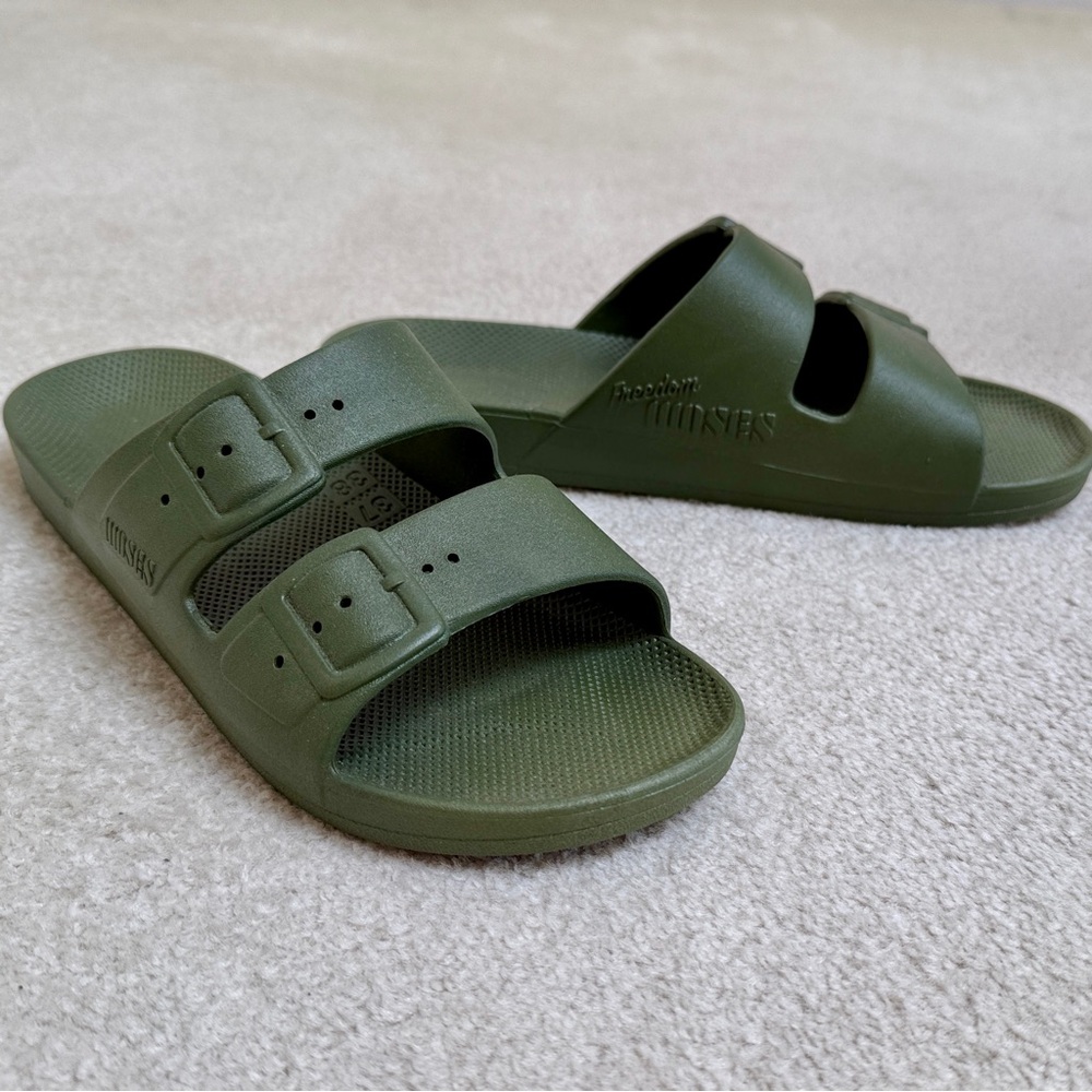 Freedom Moses Cactus sustainable slide sandals. EUC.